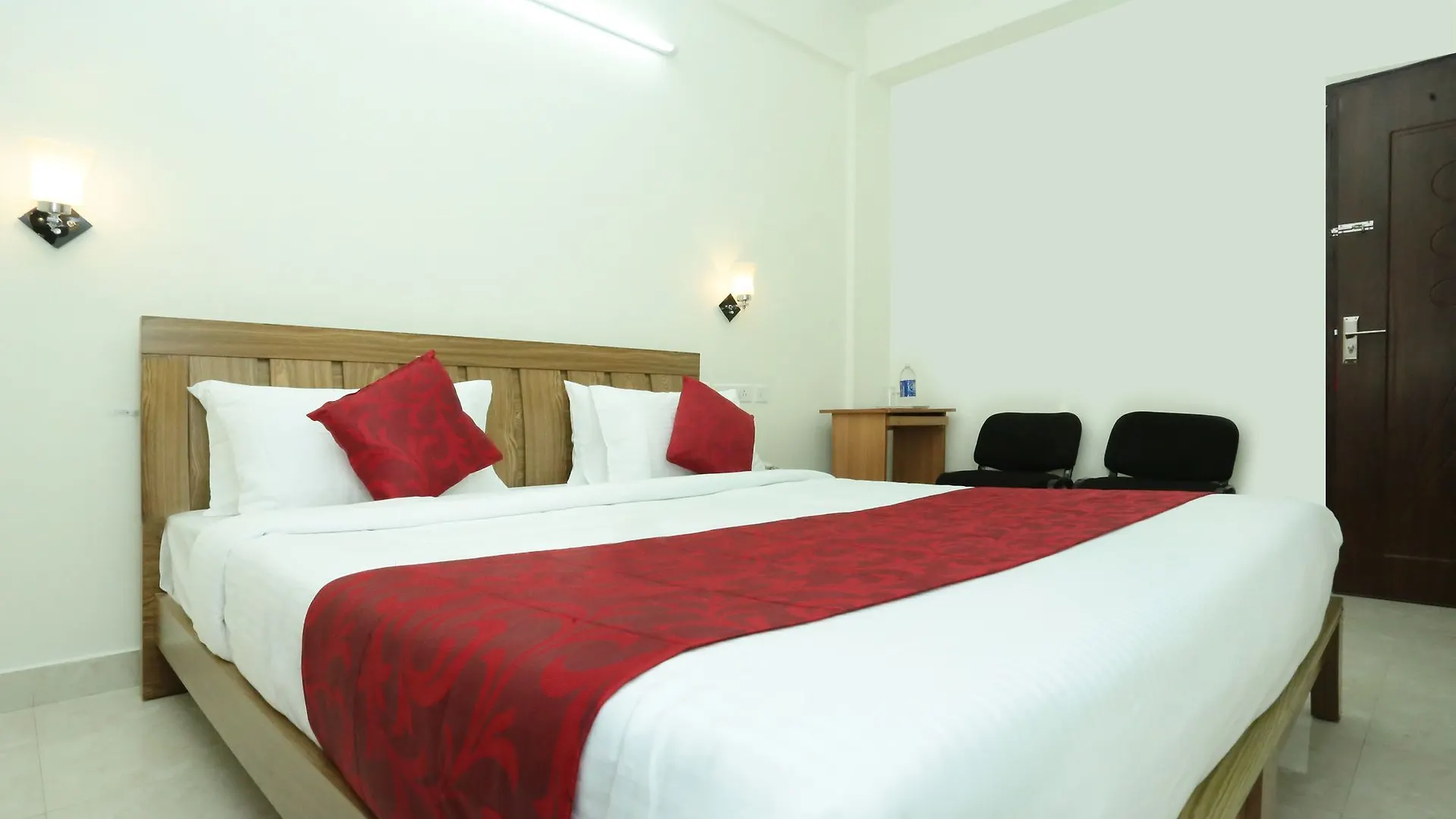 Kochi Oyo 10461 Hotel White Residency הודו