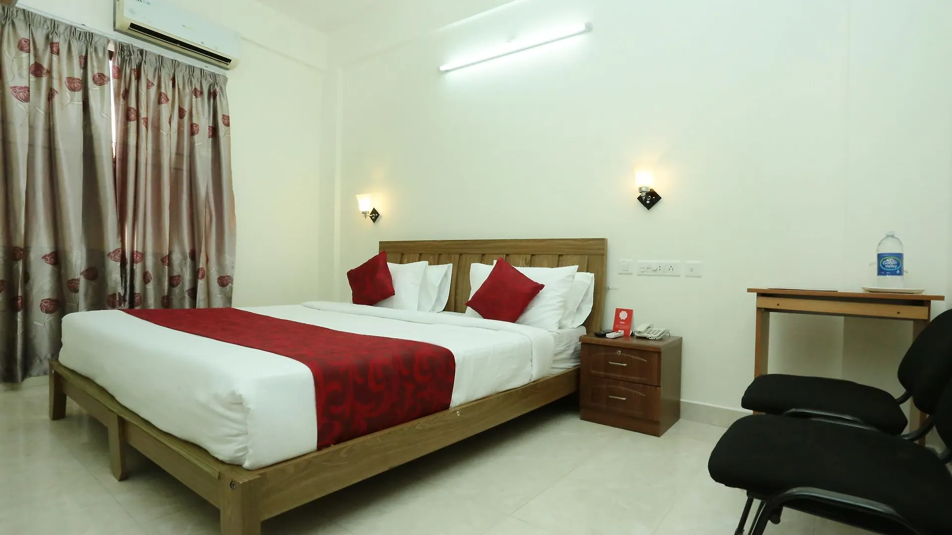 **  Kochi Oyo 10461 Hotel White Residency הודו