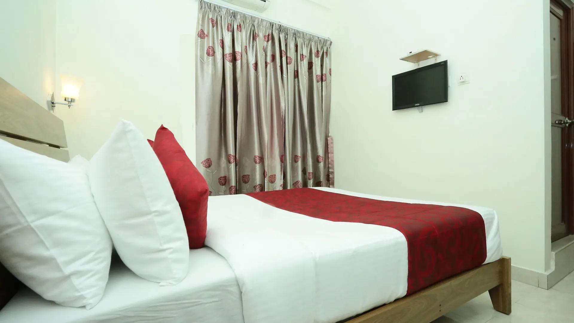 Oyo 10461 Hotel White Residency location